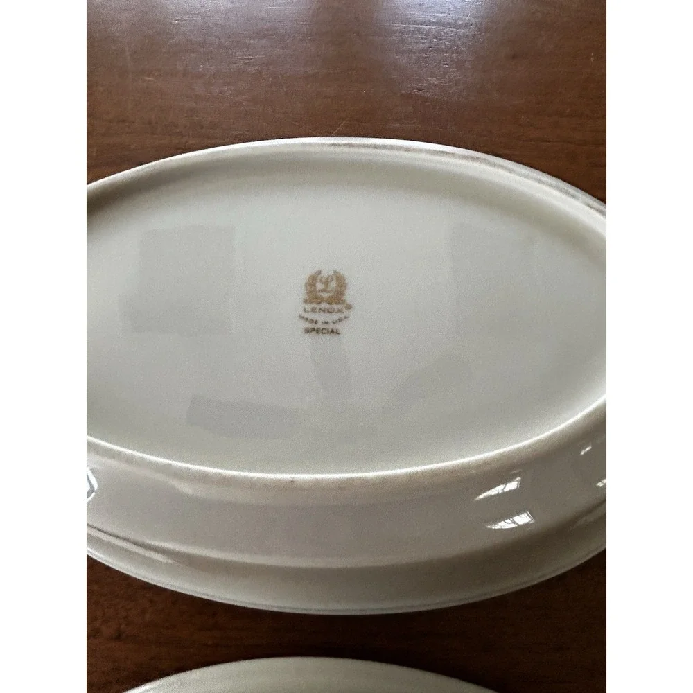 Lenox‎  Holiday Holly Berry Oval 10 1/4